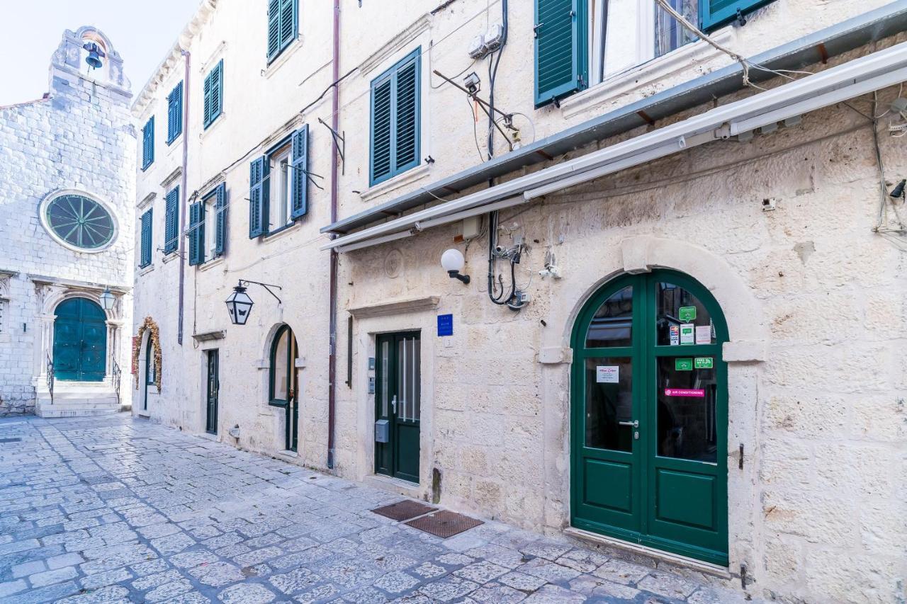 Apartman Sara *