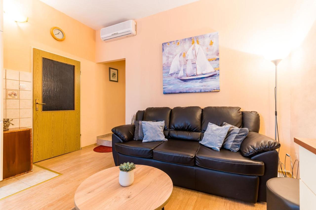 Apartman Sara *
