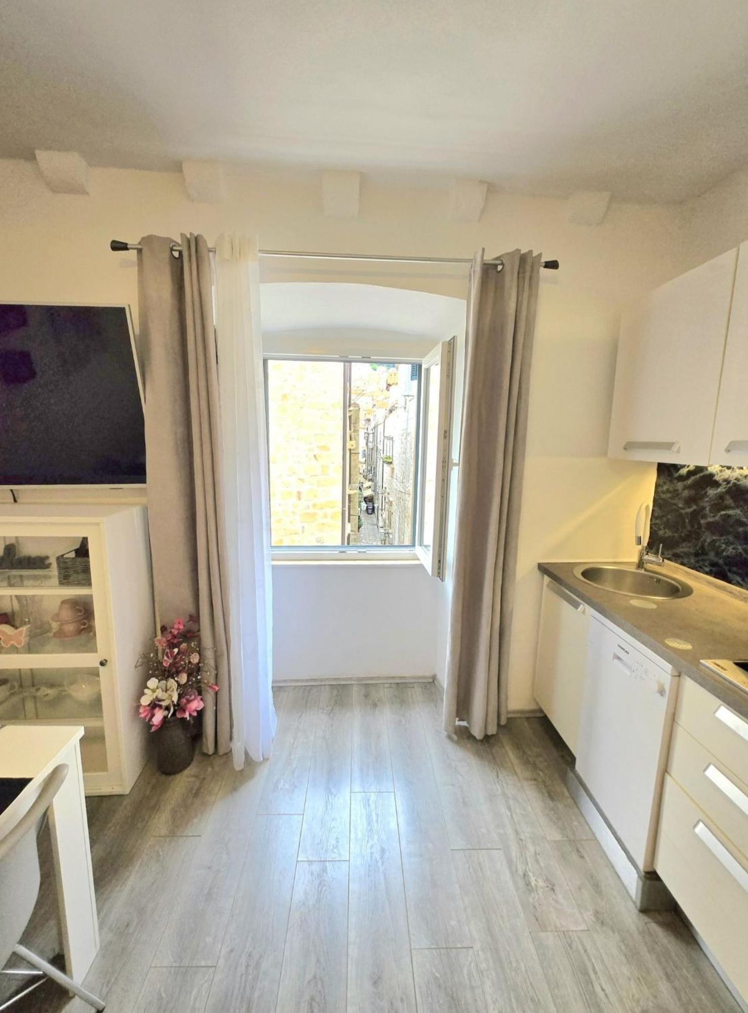 Sara Apartman