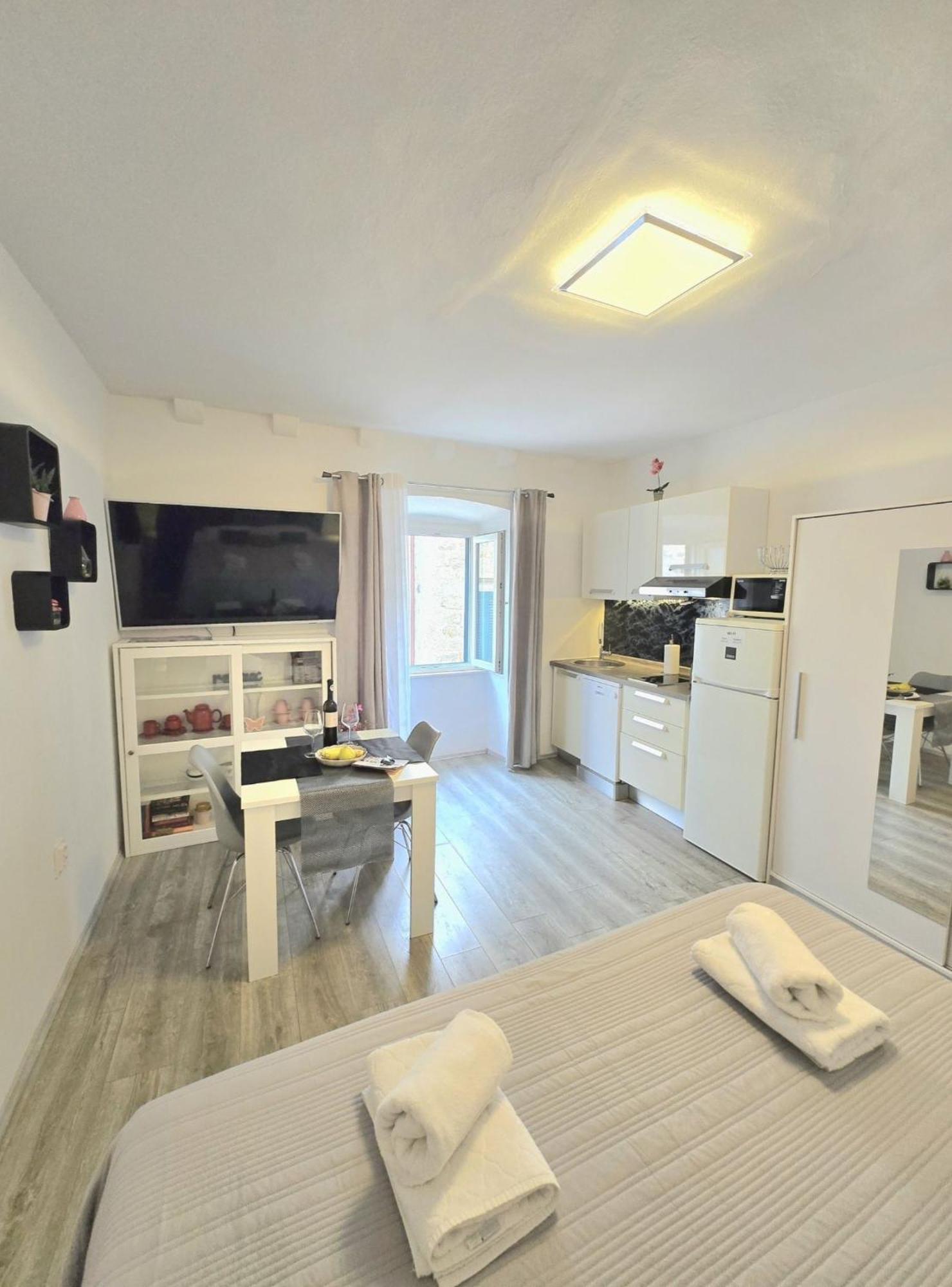 Sara Apartman *